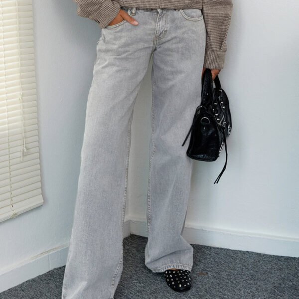 Roomy Extra Wide Low Rise Jeans in Grey Wash