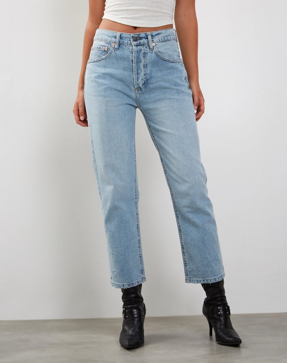 Mid Rise Straight Leg Jeans in Bleach Denim - Image 3