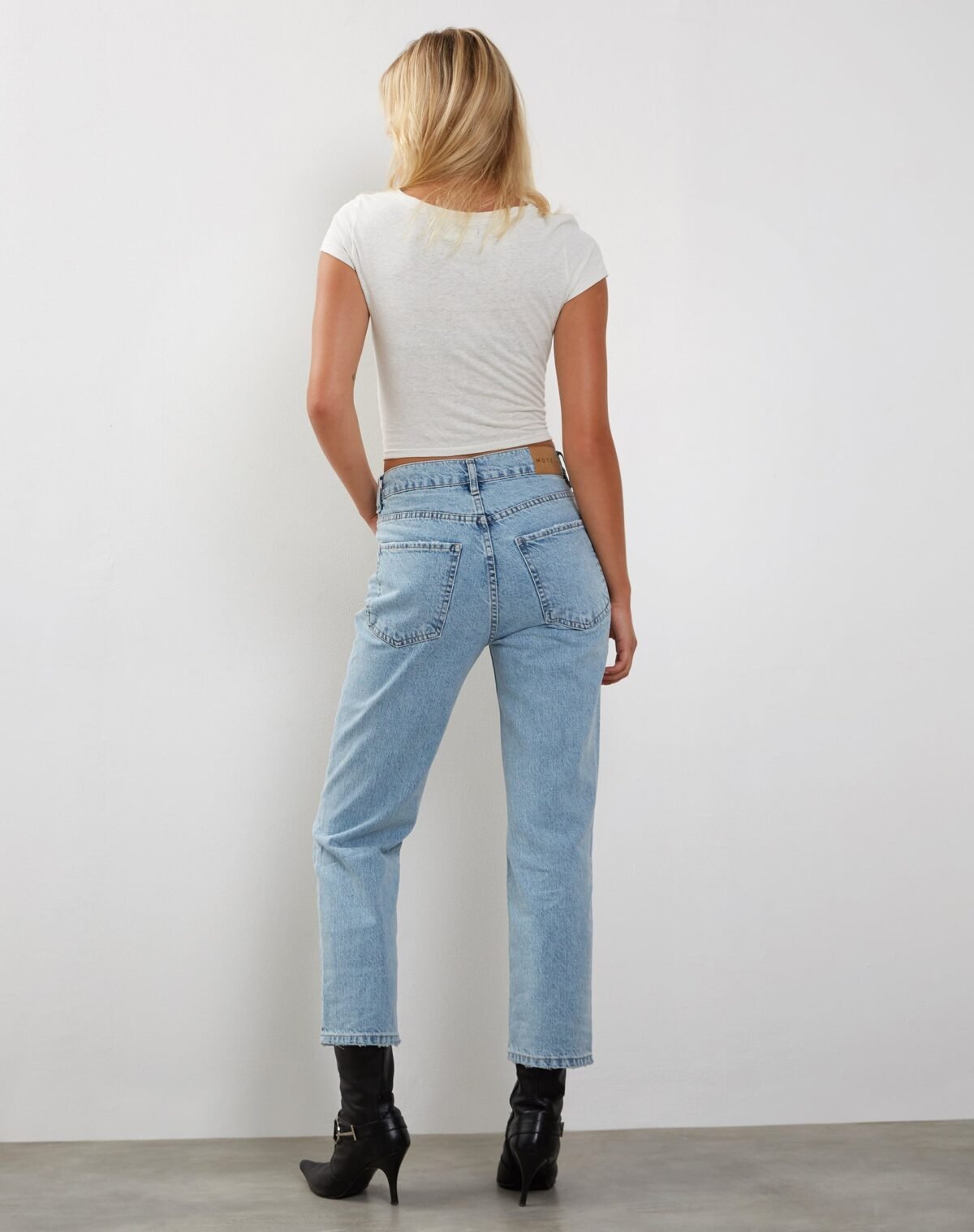 Mid Rise Straight Leg Jeans in Bleach Denim - Image 5