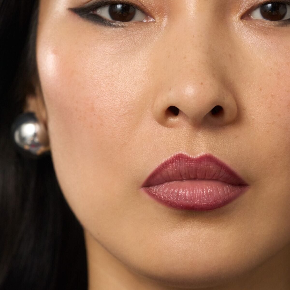 With a Trace Retractable Lip Liner - Image 3
